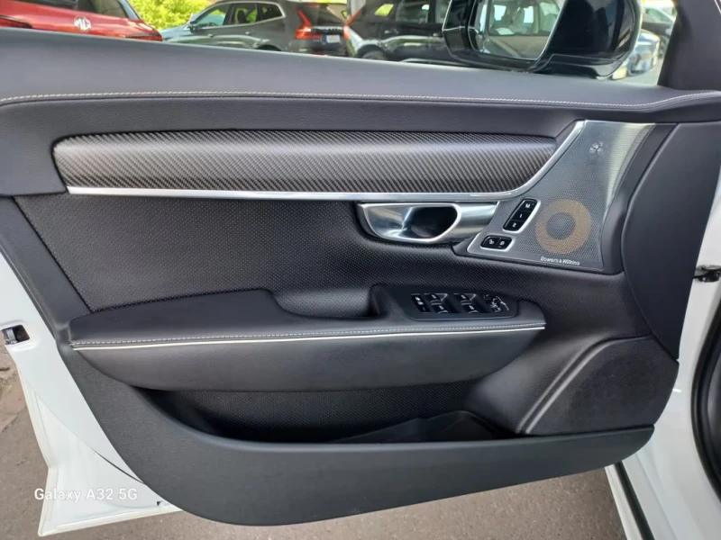 Volvo S90 R-DESIGN/392HP/MEMO/B&W/360/AHK/HUD/NAVI/323g, снимка 13 - Автомобили и джипове - 51723529