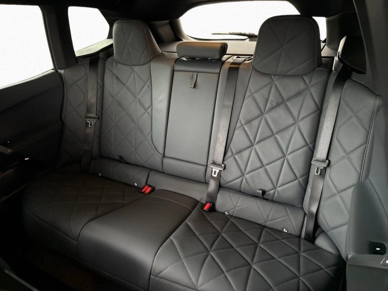 BMW iX M70/FACELIFT/ICONIC GLOW/H&K/SKY LOUNGE/360/LED/, снимка 13 - Автомобили и джипове - 52571457
