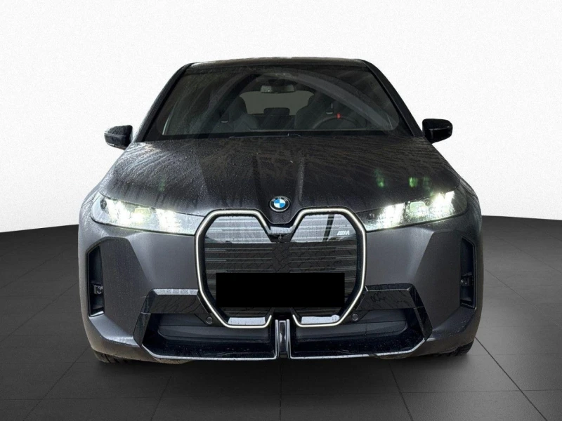 BMW iX M70/FACELIFT/ICONIC GLOW/H&K/SKY LOUNGE/360/LED/, снимка 2 - Автомобили и джипове - 52571457
