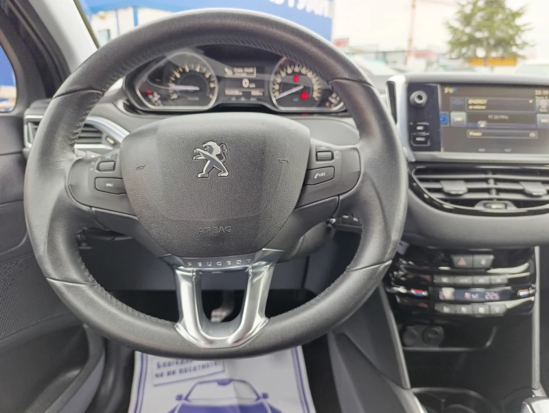 Peugeot 208 1.2i SST, снимка 11 - Автомобили и джипове - 53427393