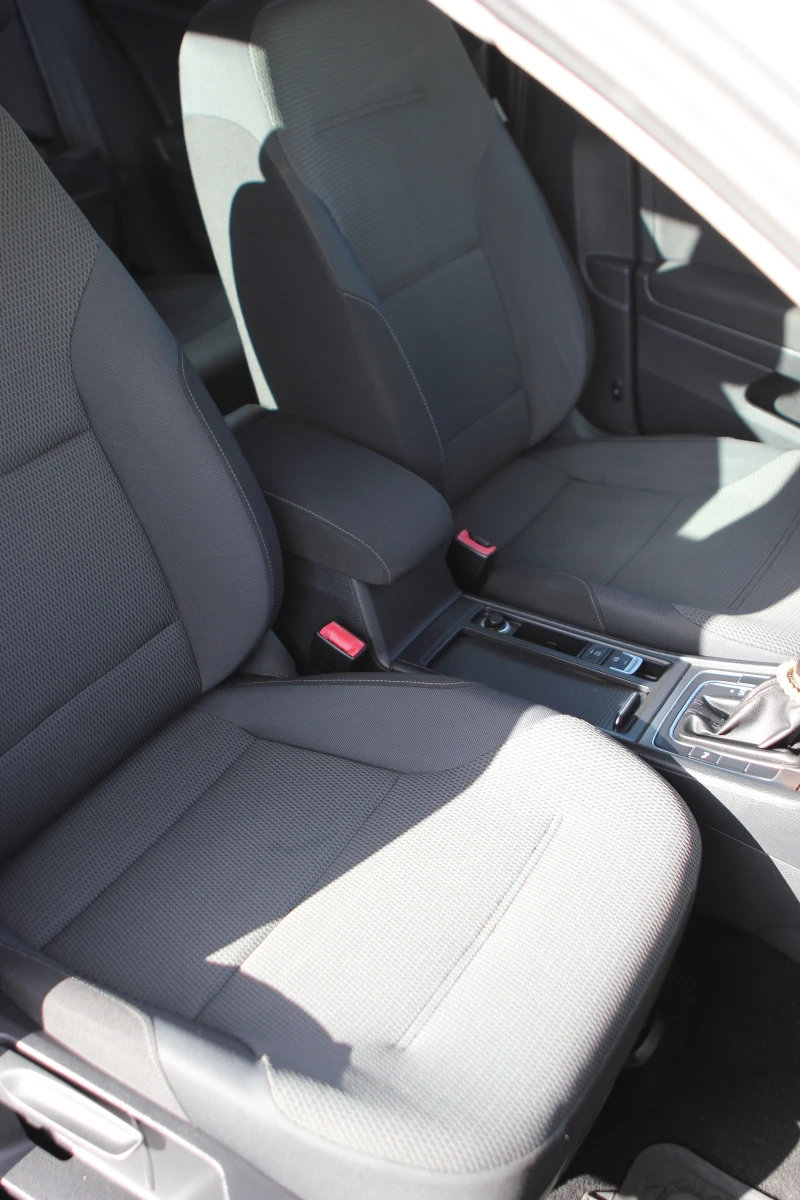 VW Golf 1.6TDi Variant, снимка 9 - Автомобили и джипове - 53457314