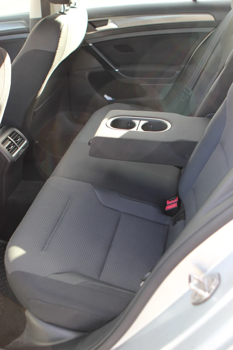 VW Golf 1.6TDi Variant, снимка 11 - Автомобили и джипове - 53457314
