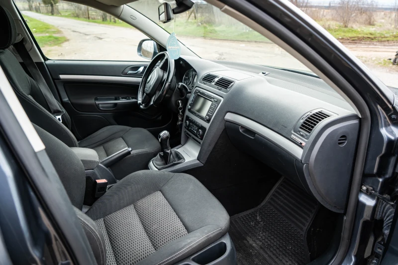 Skoda Octavia 1.6 TDI 4x4 105 к.с. FACELIFT, снимка 7 - Автомобили и джипове - 53480609
