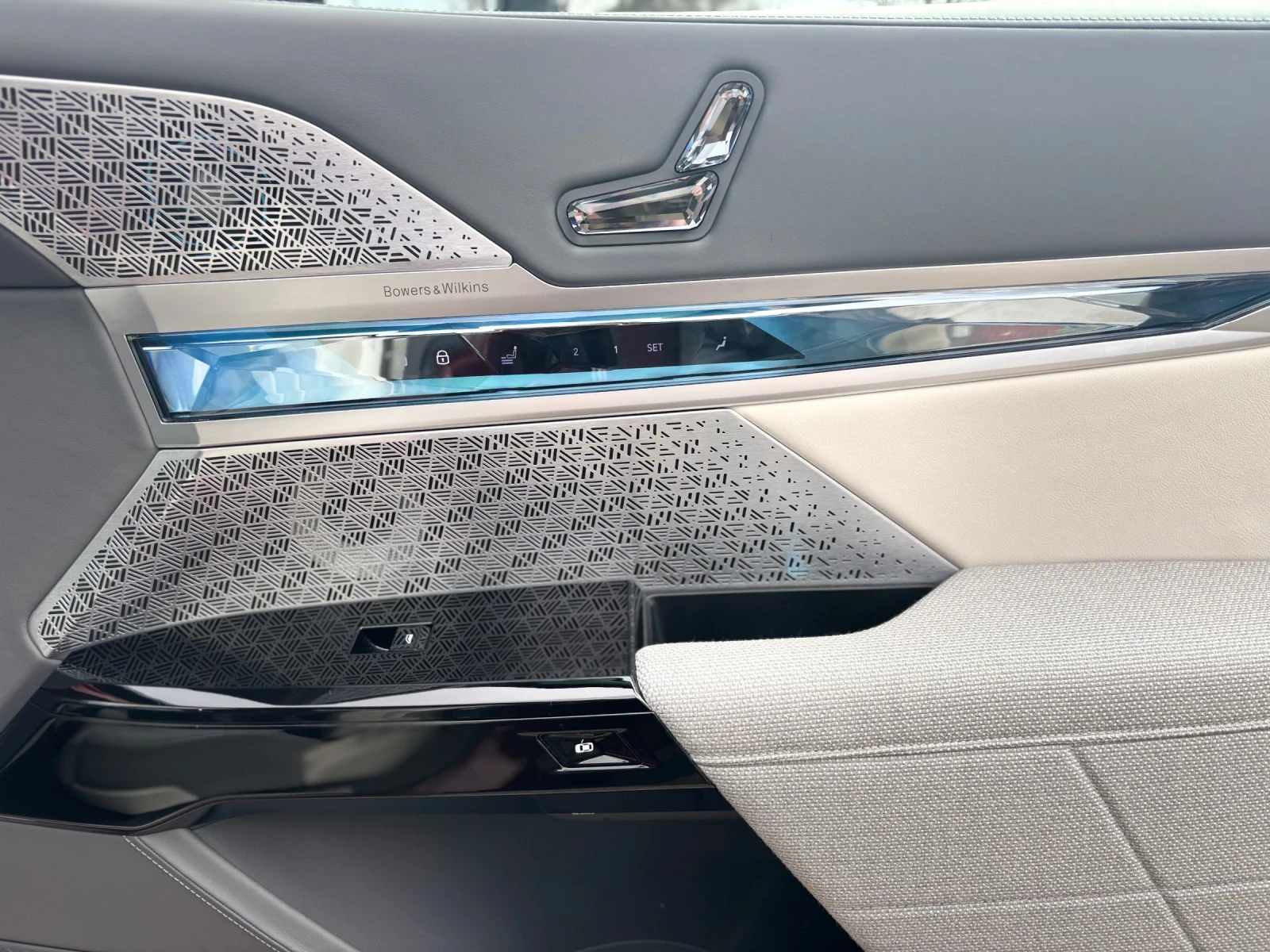 BMW 760 M  - изображение 9