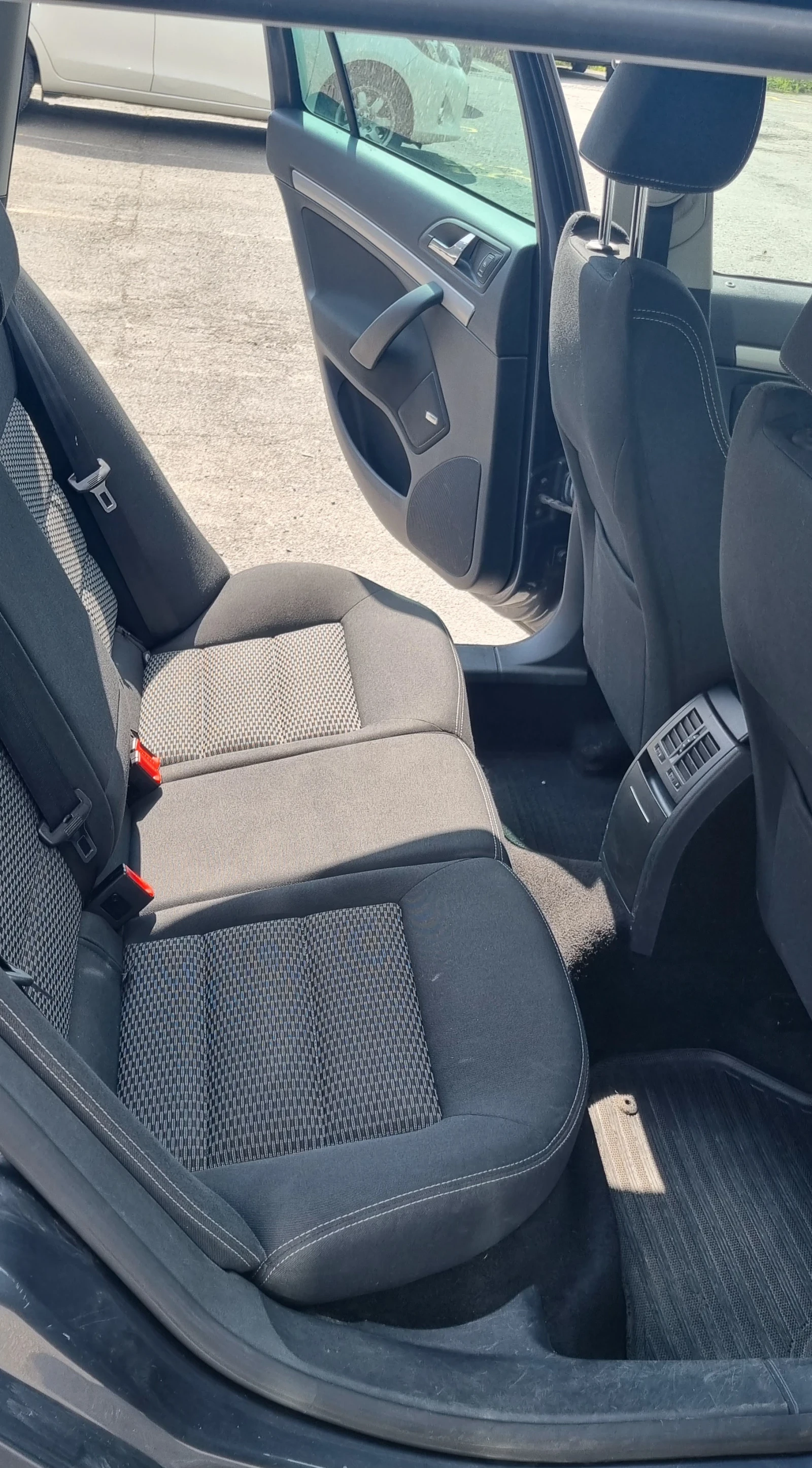 Skoda Octavia 1.6 TDI 4x4 105 �.�. FACELIFT | Mobile.bg � ����������� 12