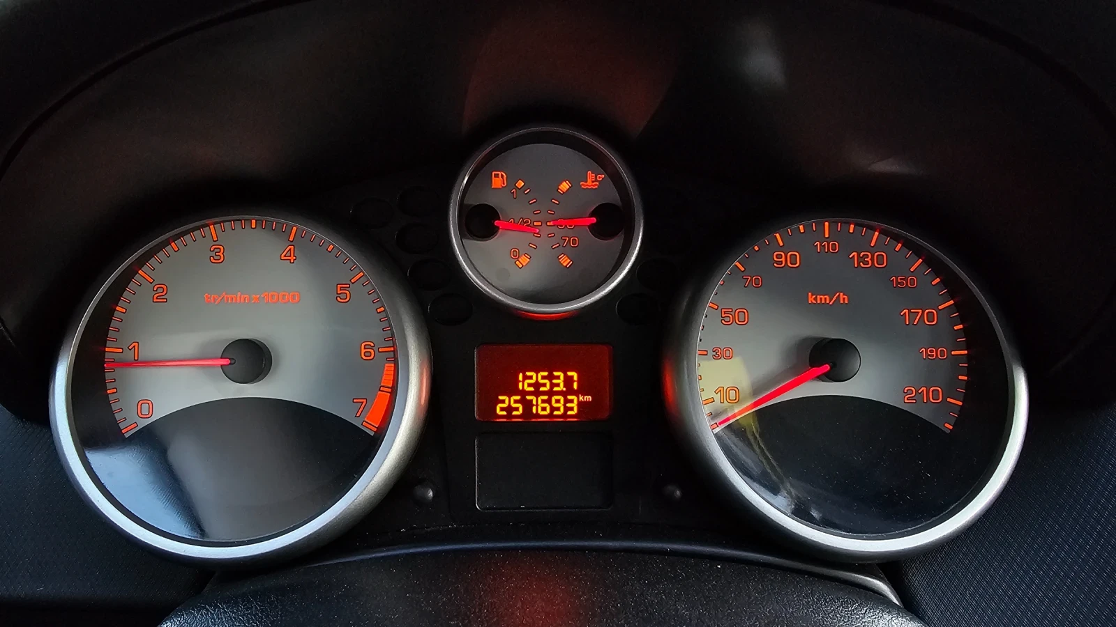 Peugeot 207, снимка 12 - Автомобили и джипове - 54576531
