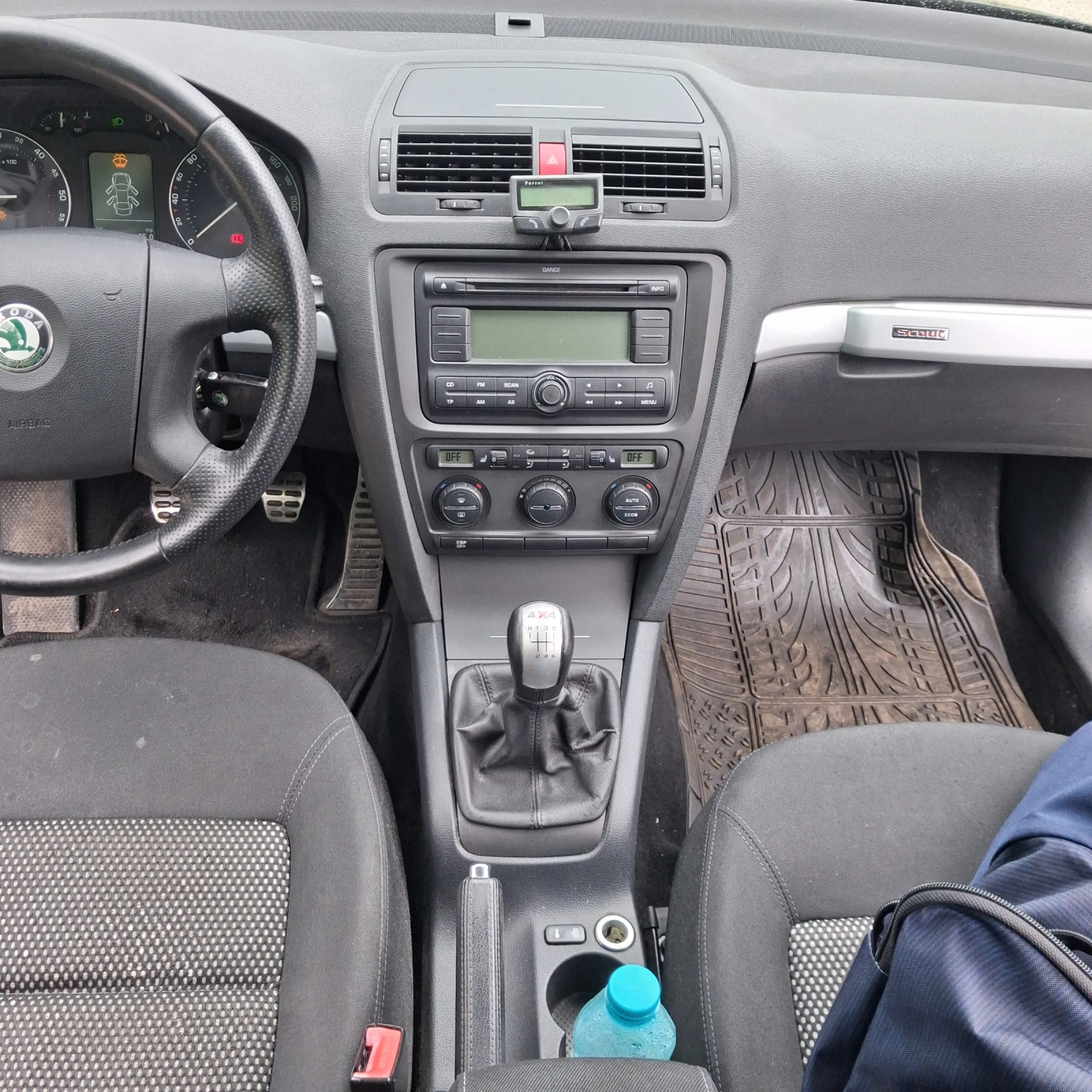 Skoda Octavia Scout, снимка 11 - Автомобили и джипове - 54671811