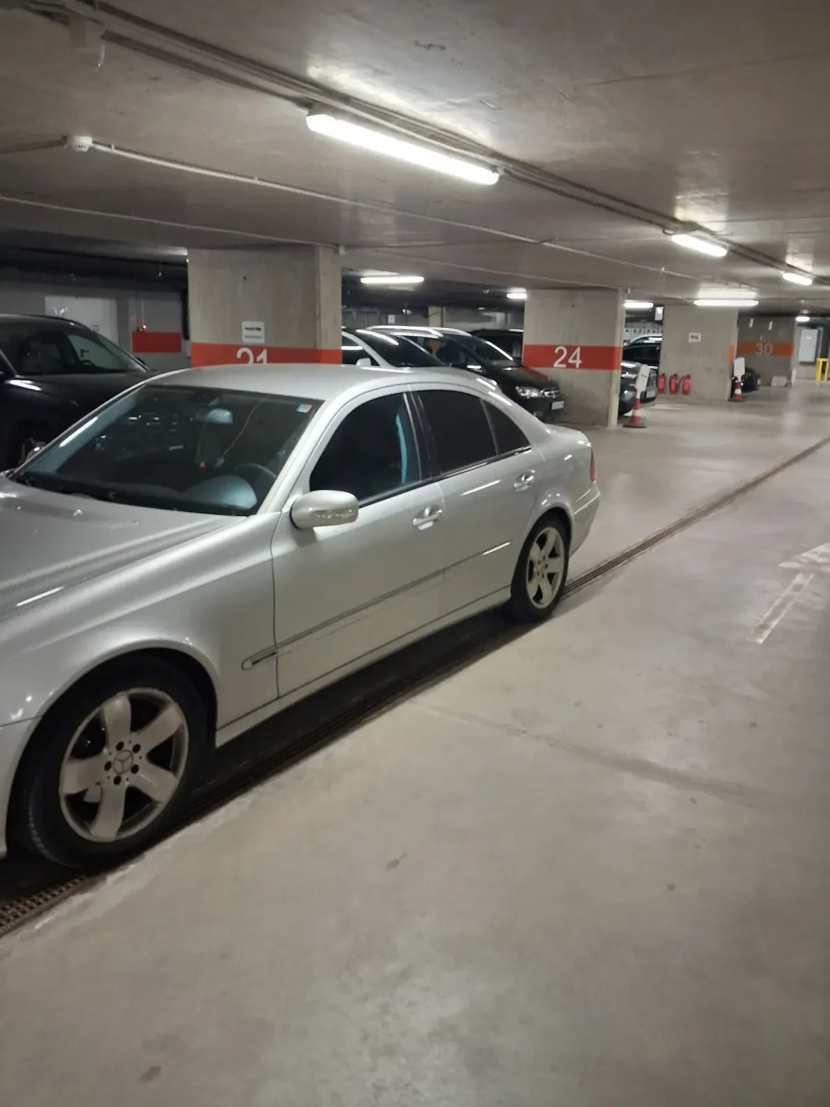 Mercedes-Benz E 220 Седан, снимка 2 - Автомобили и джипове - 54823260