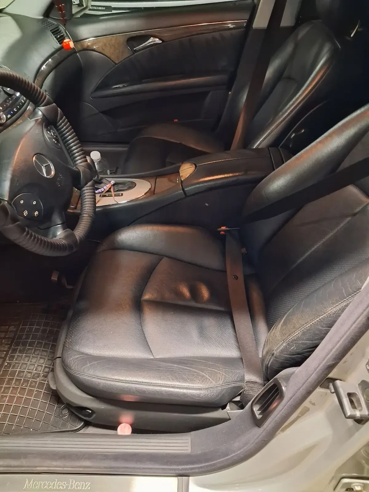 Mercedes-Benz E 220 Седан, снимка 12 - Автомобили и джипове - 54823260