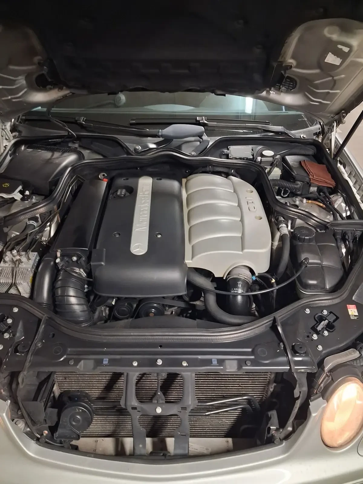 Mercedes-Benz E 220 Седан, снимка 10 - Автомобили и джипове - 54823260