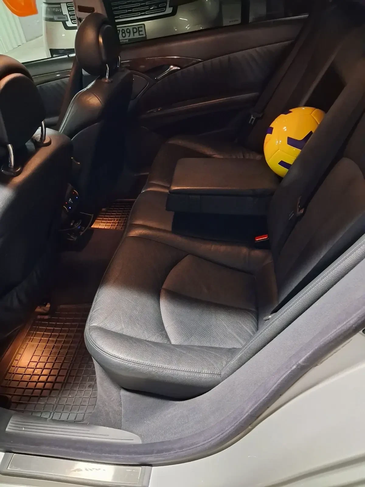 Mercedes-Benz E 220 Седан, снимка 13 - Автомобили и джипове - 54823260