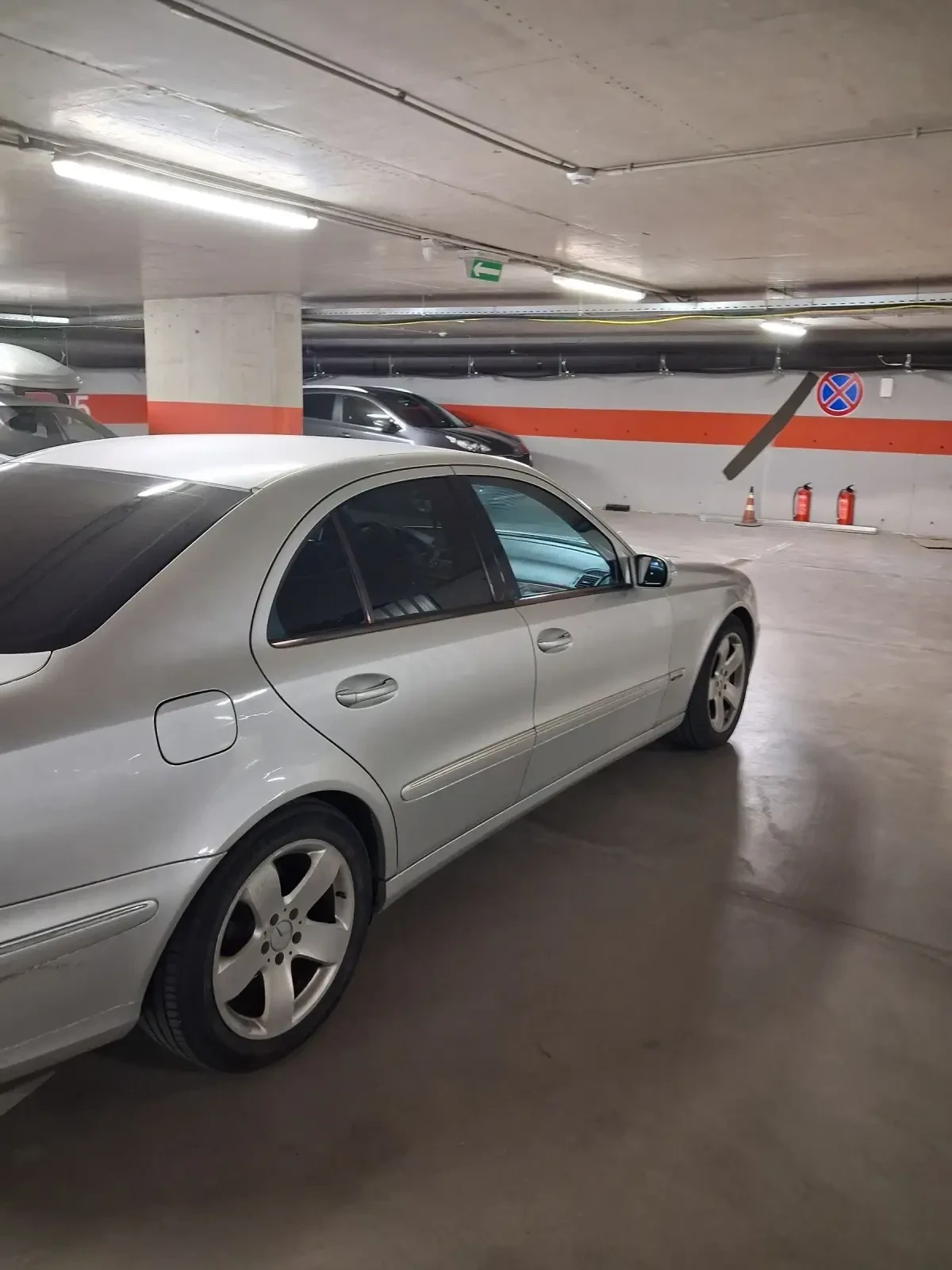 Mercedes-Benz E 220 Седан, снимка 4 - Автомобили и джипове - 54823260