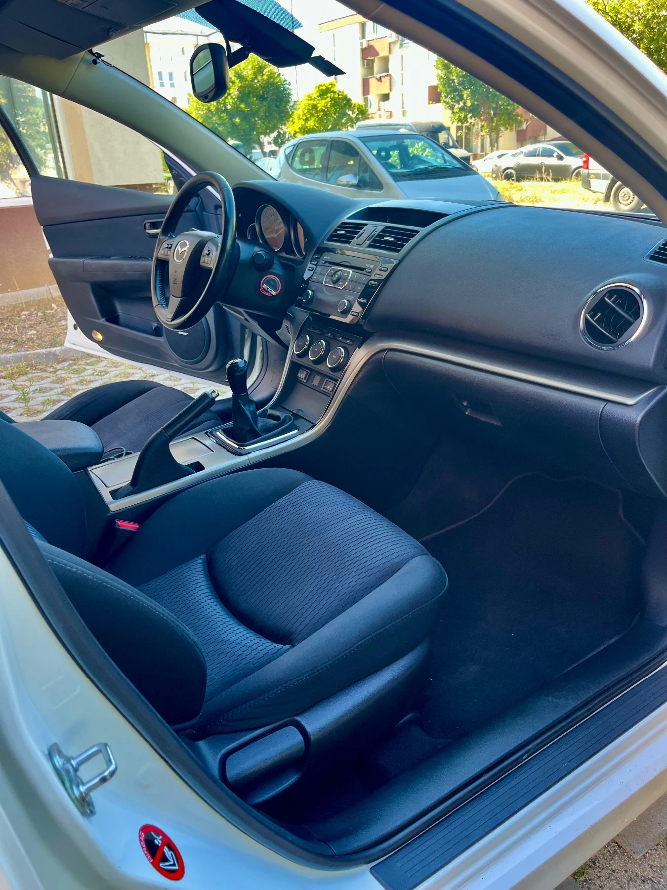 Mazda 6 2.2, снимка 8 - Автомобили и джипове - 55683504