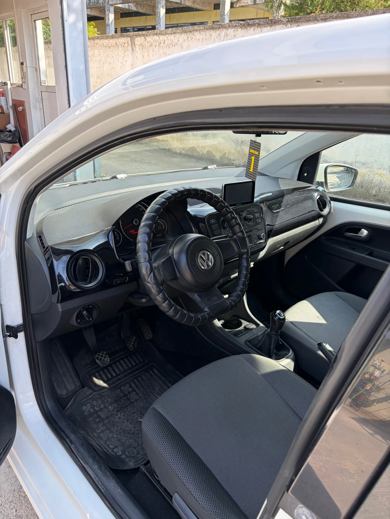 VW Up, снимка 8 - Автомобили и джипове - 56165056