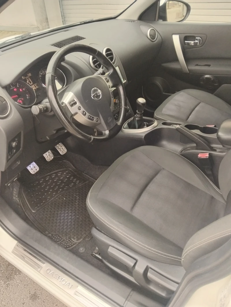 Nissan Qashqai 1.5DCI 110hp, снимка 12 - Автомобили и джипове - 48426811