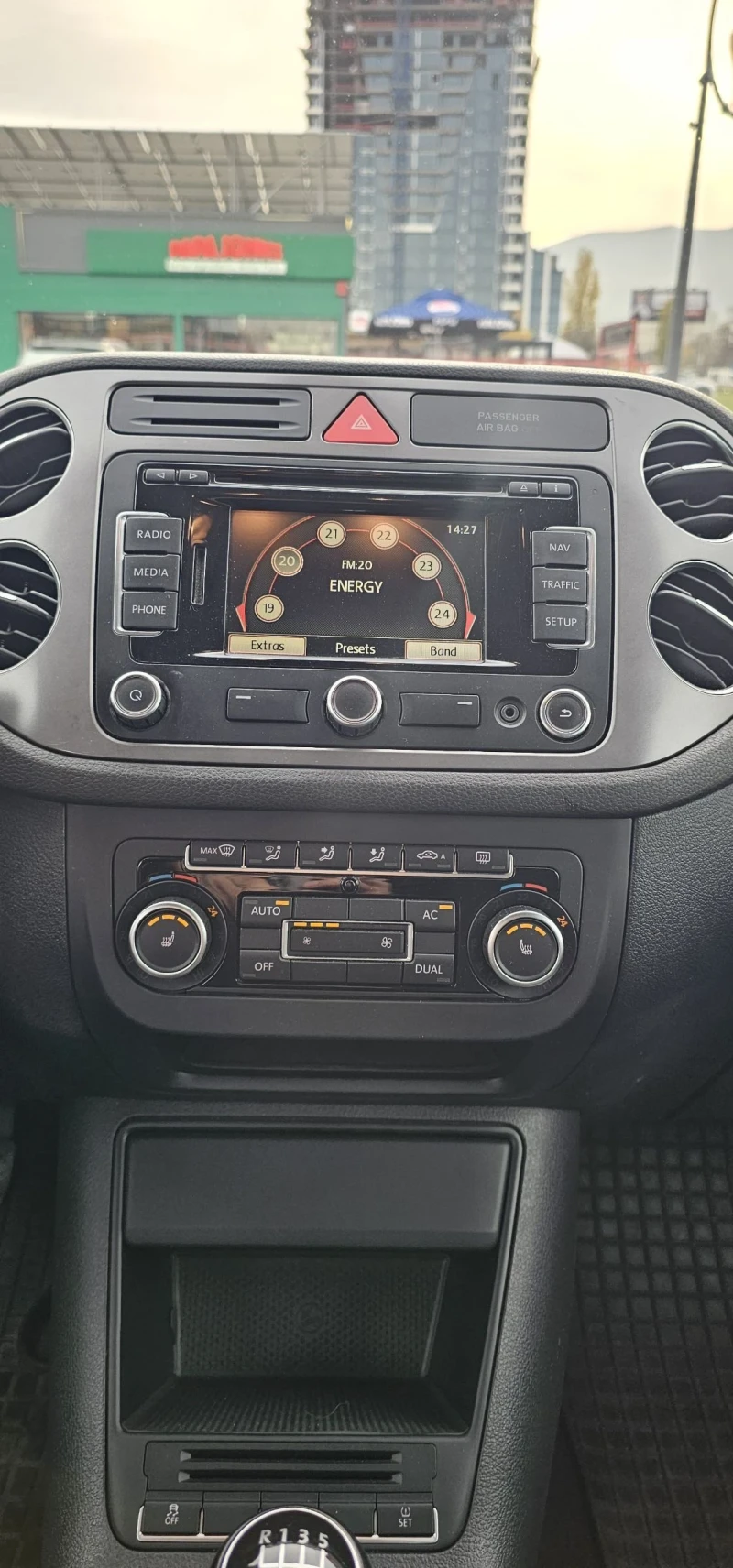 VW Tiguan TSI 4MOTION, снимка 11 - Автомобили и джипове - 52398387