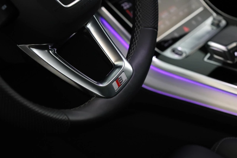 Audi Q8 50 TDI/S-LINE/FACELIFT/S-SEATS/PANO/MATRIX/, снимка 13 - Автомобили и джипове - 53327638