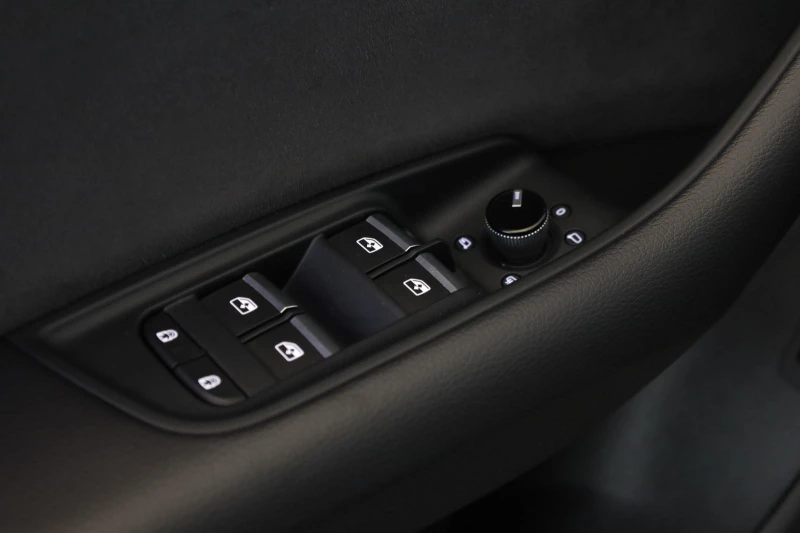 Audi Q8 50 TDI/S-LINE/FACELIFT/S-SEATS/PANO/MATRIX/, снимка 8 - Автомобили и джипове - 53327638