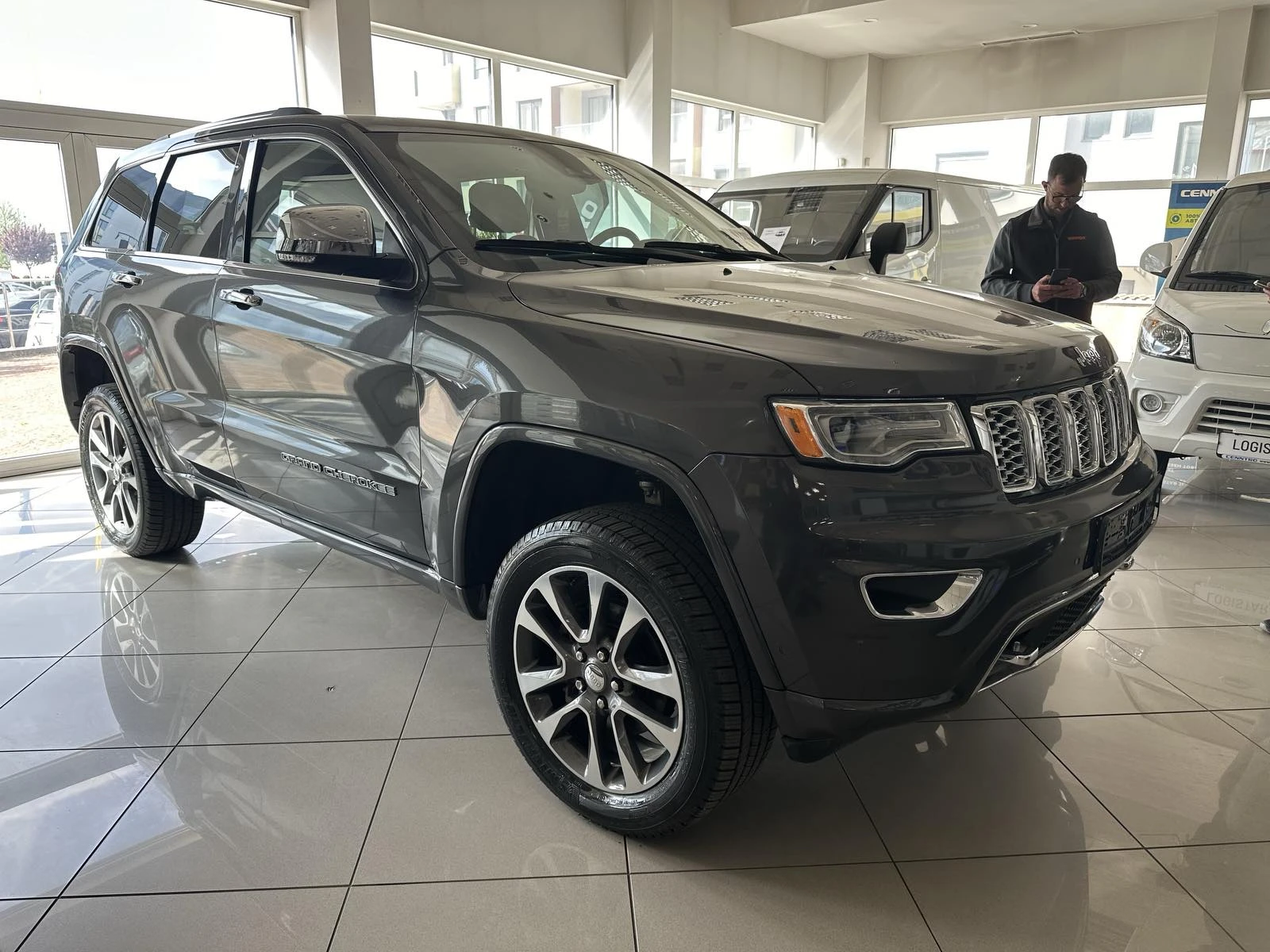 Jeep Grand cherokee Overland 3.6 - изображение 2