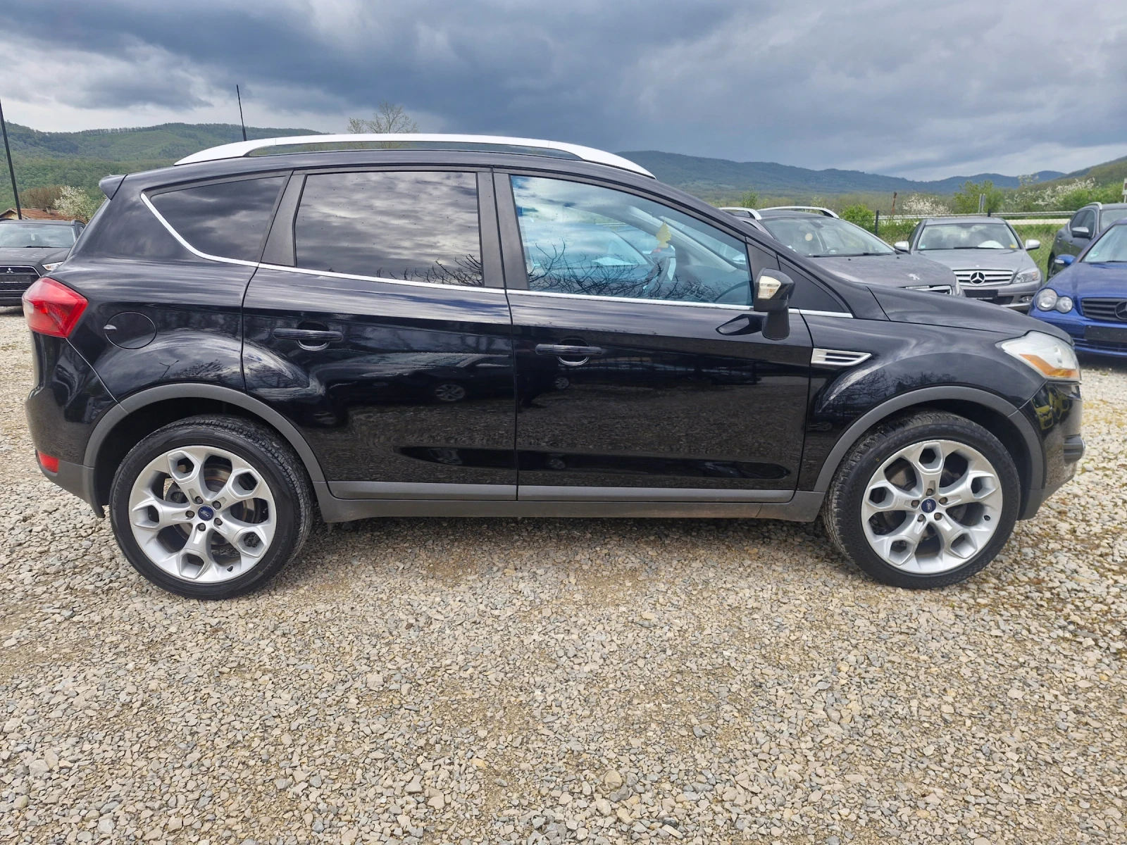 Ford Kuga 2, 5* AC* NAVI* PANO* PDC* КОЖА* 4-4 * AUT* TUV, снимка 6 - Автомобили и джипове - 54295843