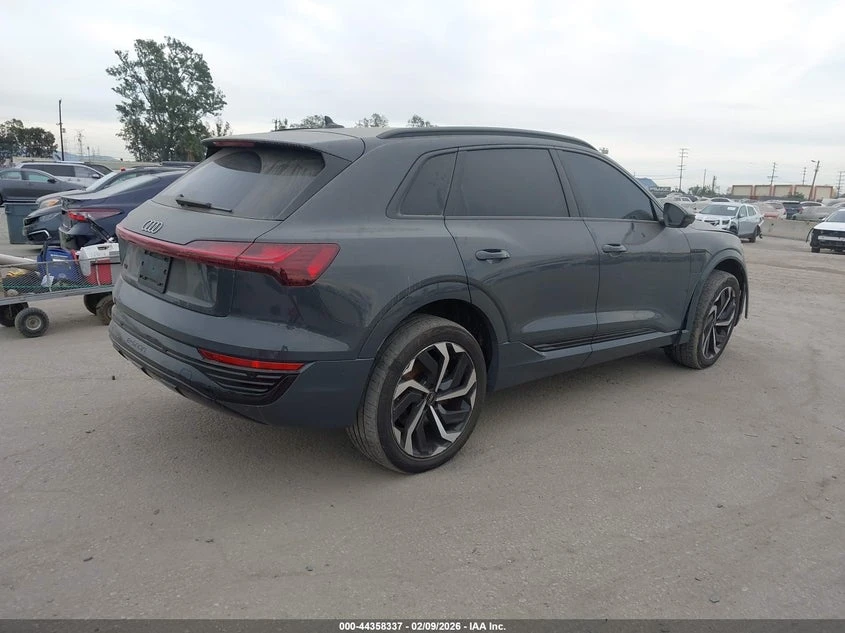 Audi Q8 E-Tron Prestige Quattro, снимка 4 - Автомобили и джипове - 54348326