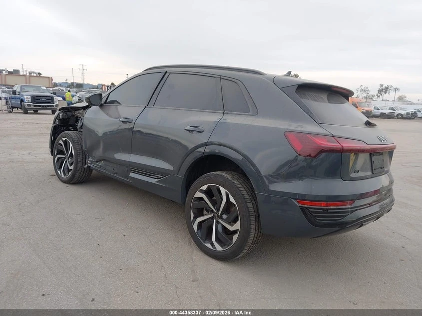 Audi Q8 E-Tron Prestige Quattro, снимка 3 - Автомобили и джипове - 54348326