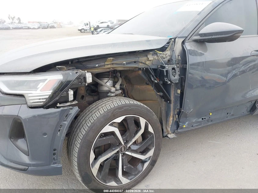 Audi Q8 E-Tron Prestige Quattro, снимка 6 - Автомобили и джипове - 54348326