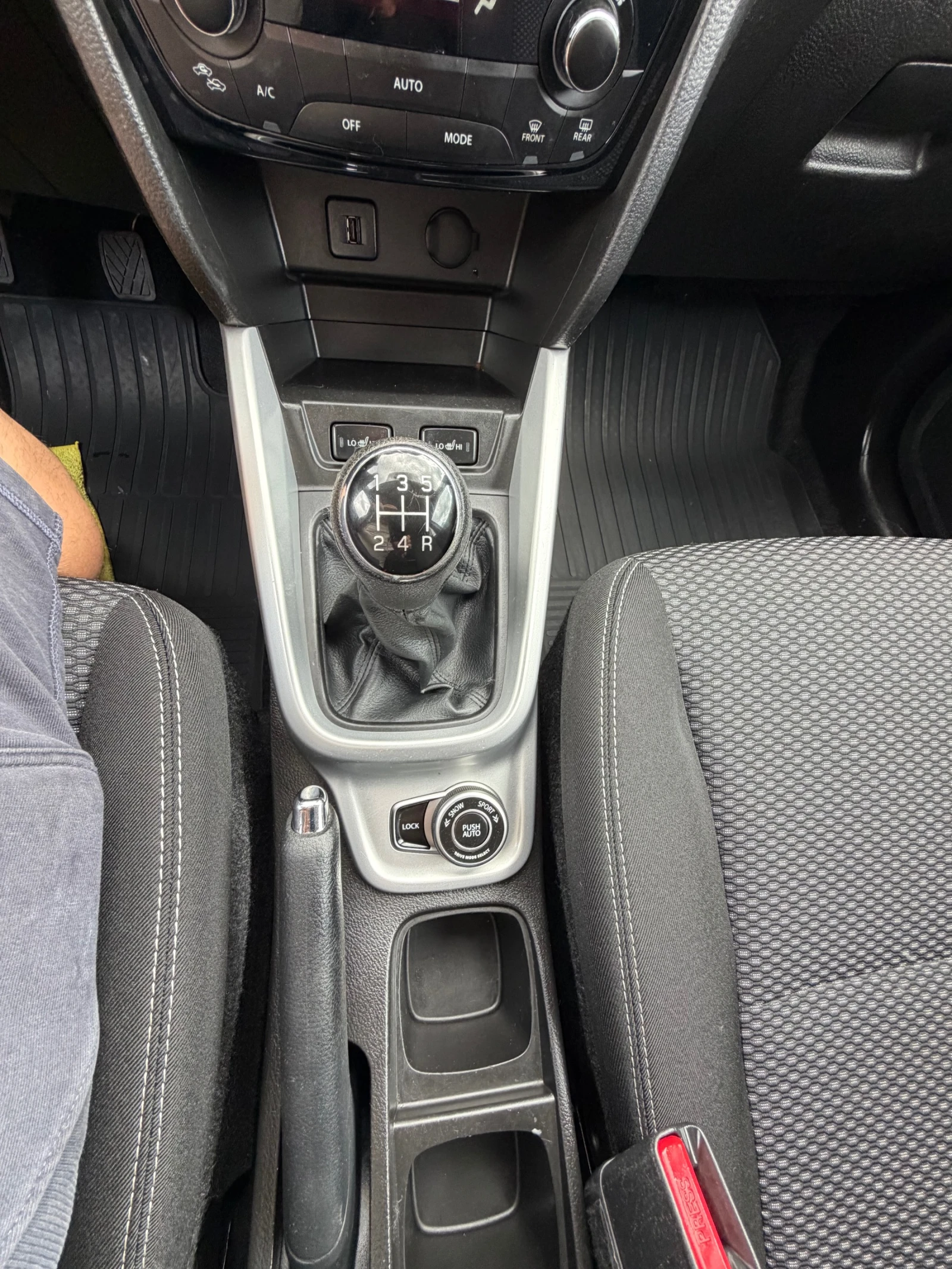 Suzuki Vitara 1.6BENZIN* AllGrip* FULL* 4x4* EVRO6, снимка 16 - Автомобили и джипове - 54576692
