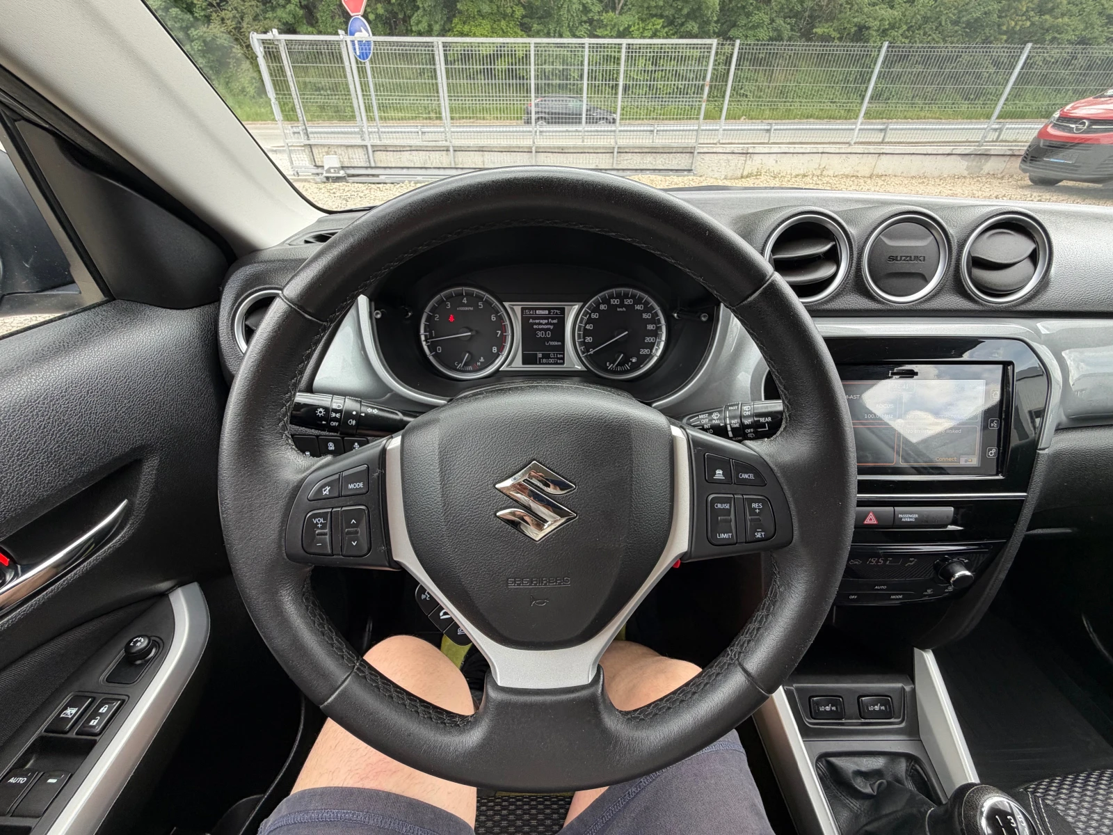 Suzuki Vitara 1.6BENZIN* AllGrip* FULL* 4x4* EVRO6, снимка 13 - Автомобили и джипове - 54576692
