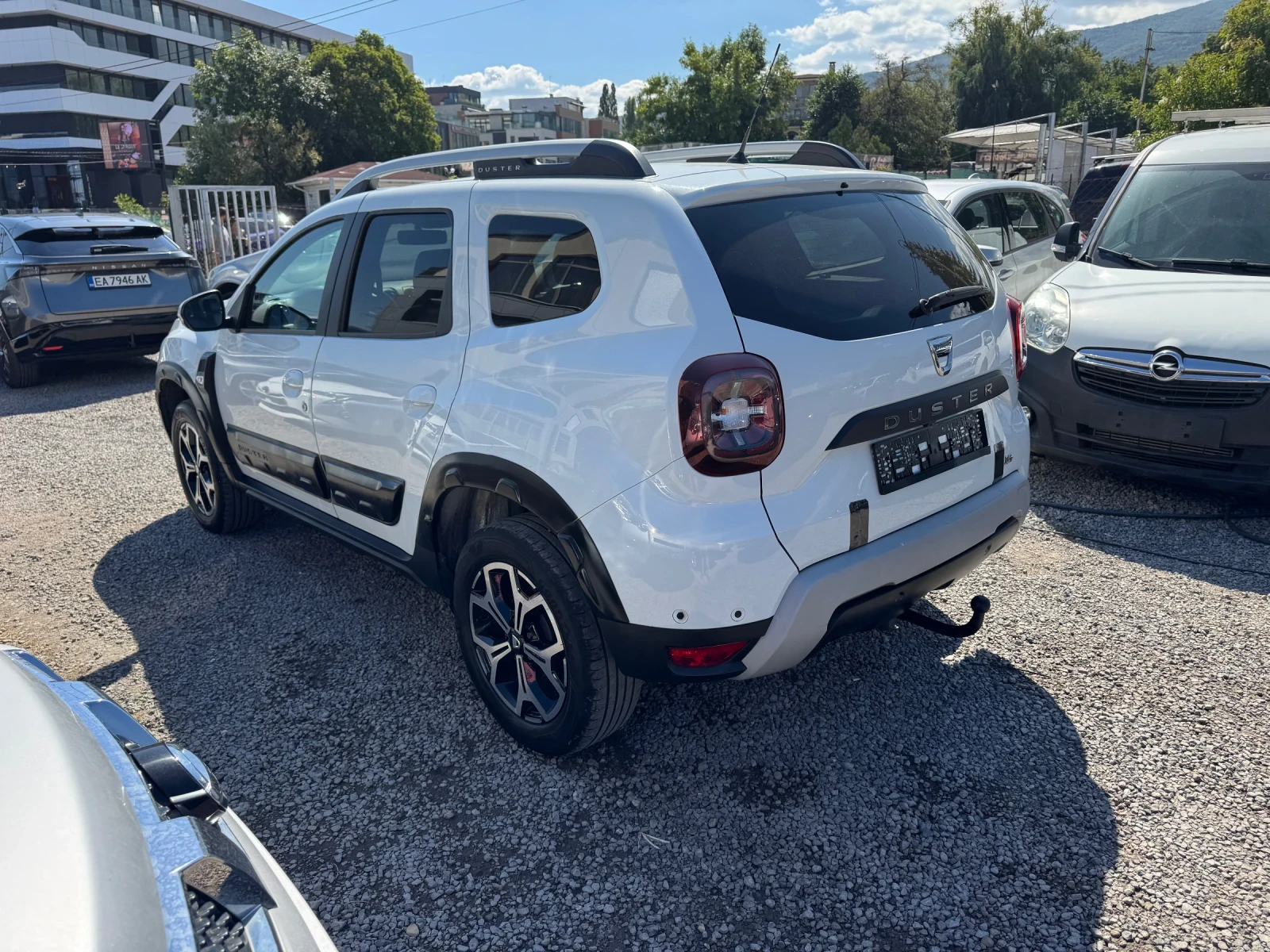 Dacia Duster 1.6 LPG 114hp* TV+ DVD* КОЖА* ПОДГРЕВ* КАМЕРА, снимка 11 - Автомобили и джипове - 56116256