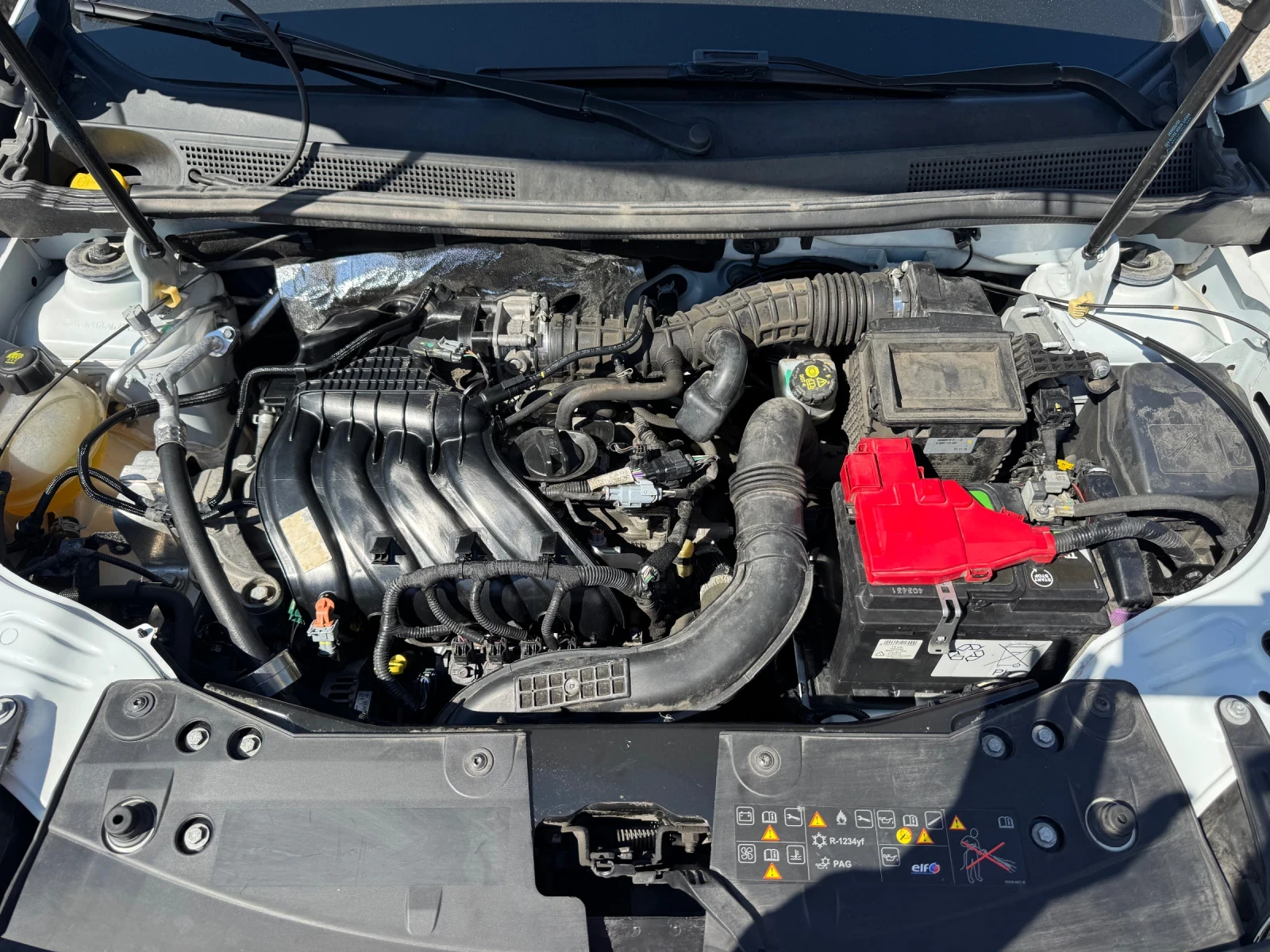 Dacia Duster 1.6 LPG 114hp* TV+ DVD* КОЖА* ПОДГРЕВ* КАМЕРА, снимка 2 - Автомобили и джипове - 56116256