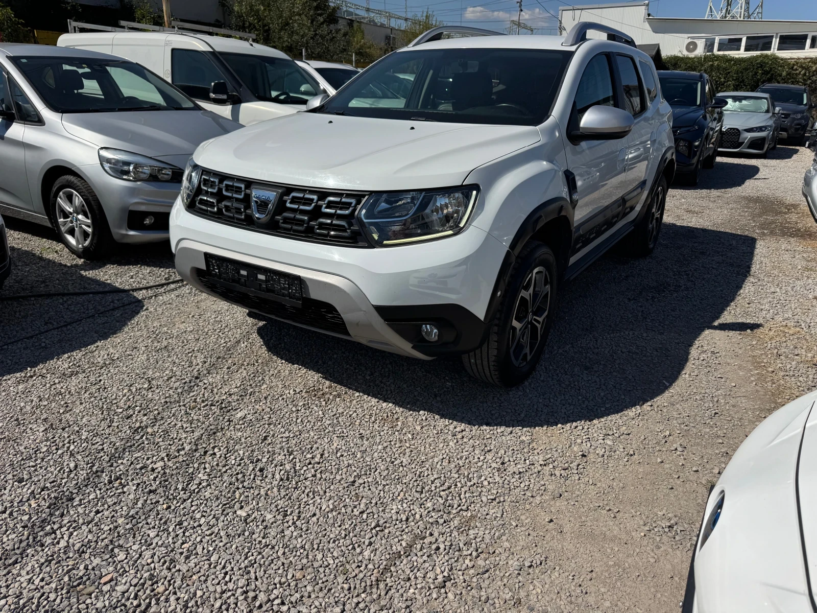 Dacia Duster 1.6 LPG 114hp* TV+ DVD* КОЖА* ПОДГРЕВ* КАМЕРА, снимка 16 - Автомобили и джипове - 56116256