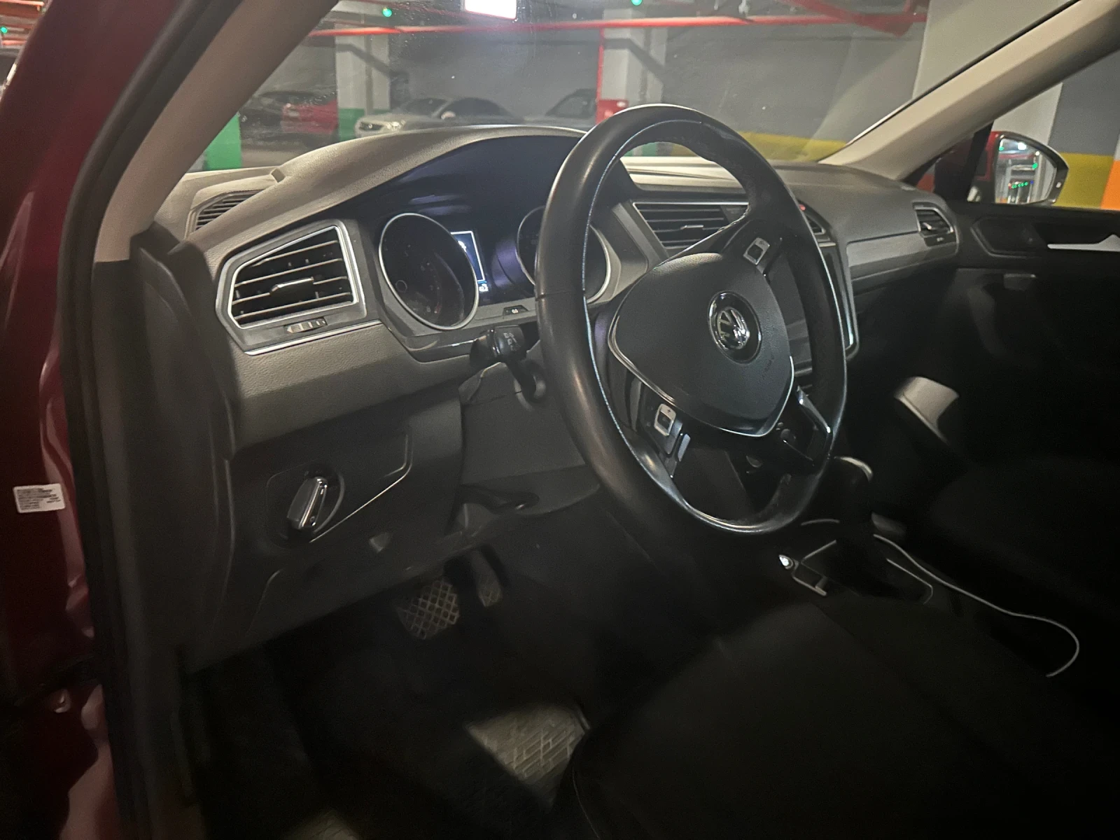 VW Tiguan TSI SE, снимка 11 - Автомобили и джипове - 56136832