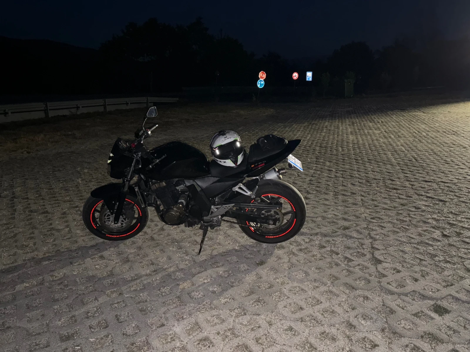 Kawasaki Z, снимка 4 - Мотоциклети и мототехника - 56535796