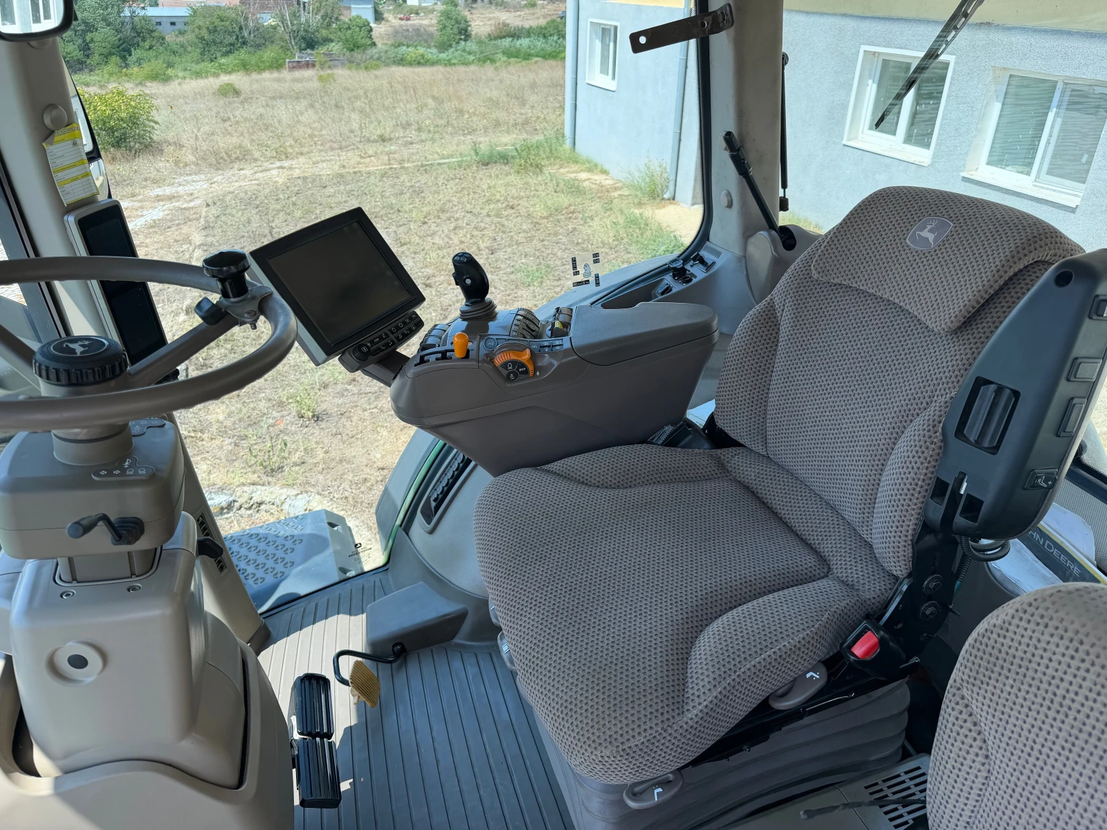 Трактор John Deere 8270R POWER SHIFT ЛИЗИНГ, снимка 12 - Селскостопанска техника - 55380746