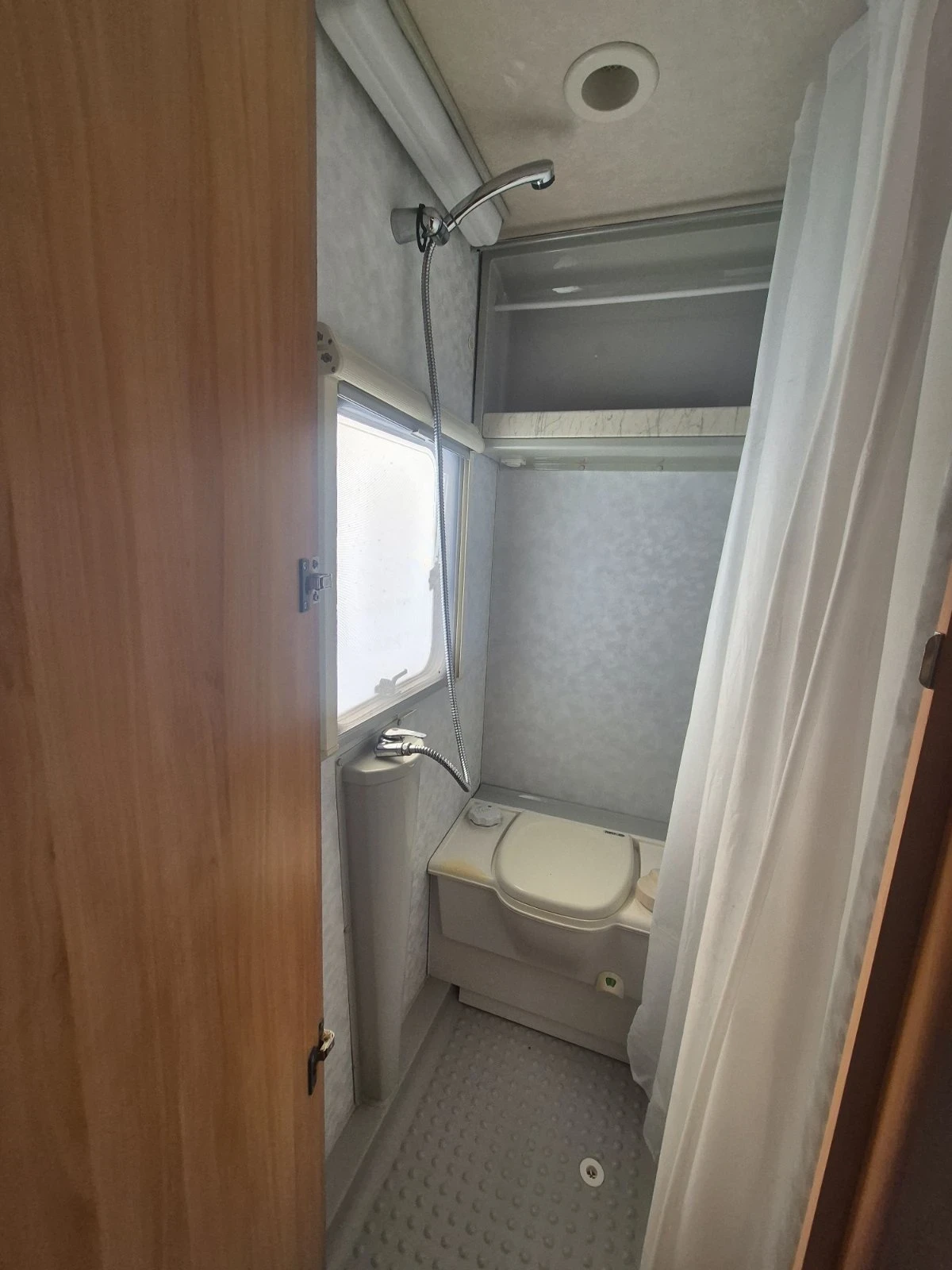 �������� Adria ADIVA 502 | Mobile.bg � ����������� 4