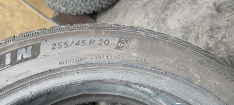 Гуми Зимни 255/45R20, снимка 8 - Гуми и джанти - 32211215