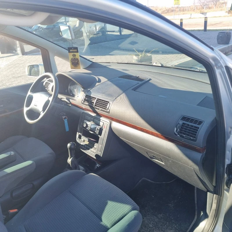 VW Sharan 2.0 i, снимка 11 - Автомобили и джипове - 43362756