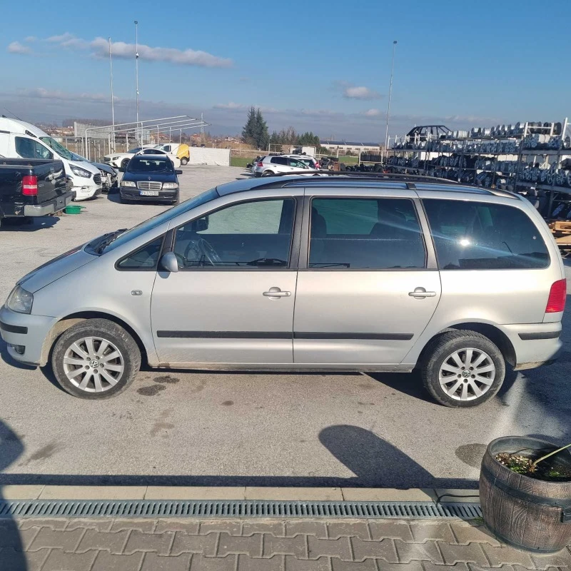 VW Sharan 2.0 i, снимка 3 - Автомобили и джипове - 43362756