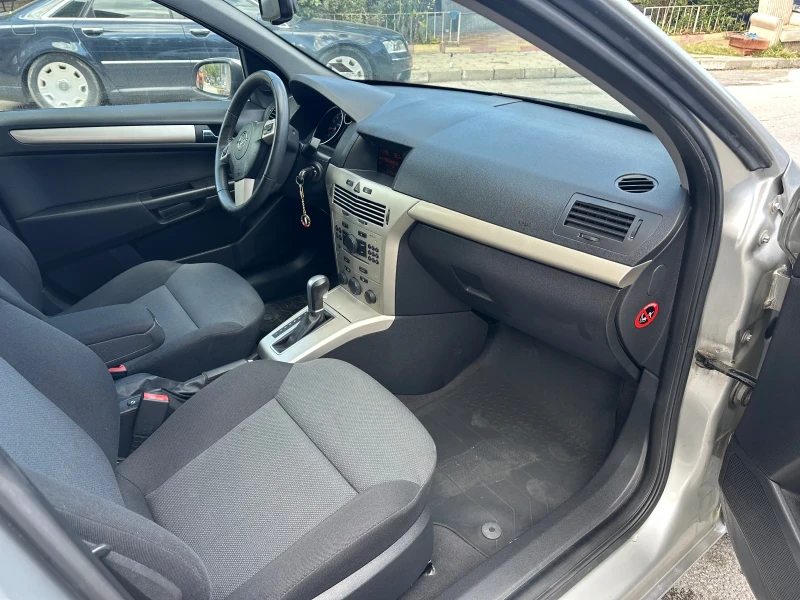 Opel Astra 1.8 АВТОМАТ, снимка 6 - Автомобили и джипове - 47498177