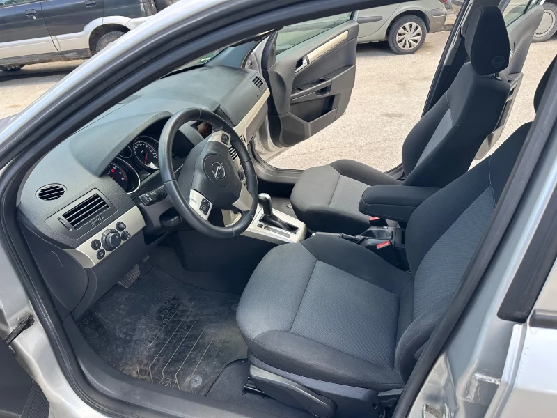 Opel Astra 1.8 АВТОМАТ, снимка 9 - Автомобили и джипове - 47498177