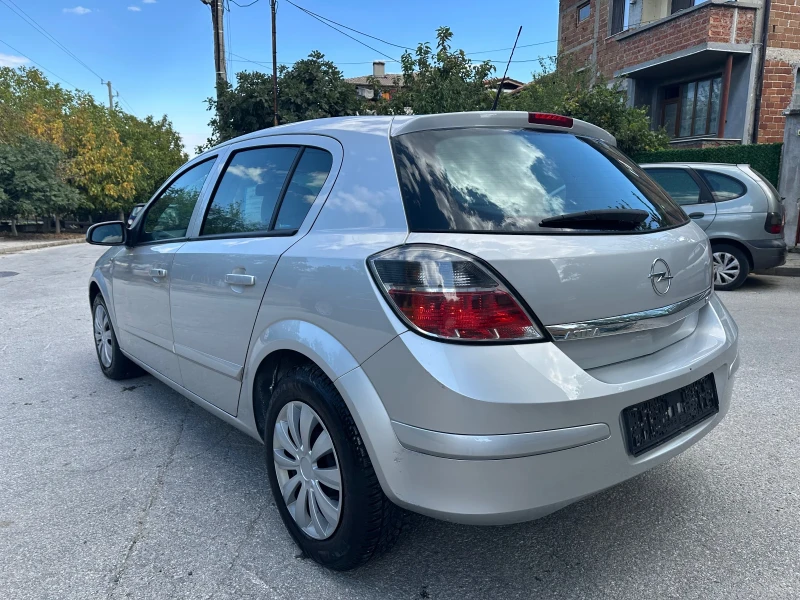 Opel Astra 1.8 АВТОМАТ, снимка 4 - Автомобили и джипове - 47498177