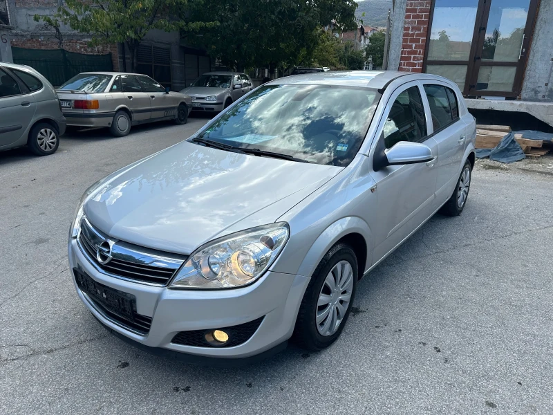 Opel Astra 1.8 АВТОМАТ, снимка 1 - Автомобили и джипове - 47498177