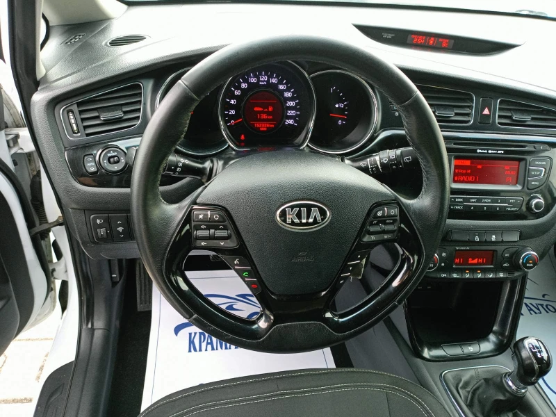 Kia Ceed 1.6 CRDi, снимка 8 - Автомобили и джипове - 48367999