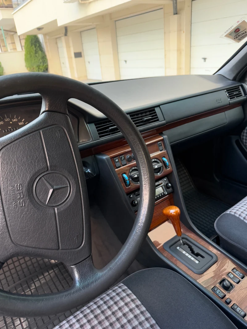 Mercedes-Benz 124, снимка 6 - Автомобили и джипове - 51983418