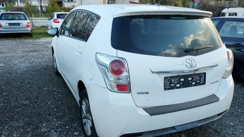 Toyota Verso 1.6 д 7 места, снимка 2 - Автомобили и джипове - 52516425