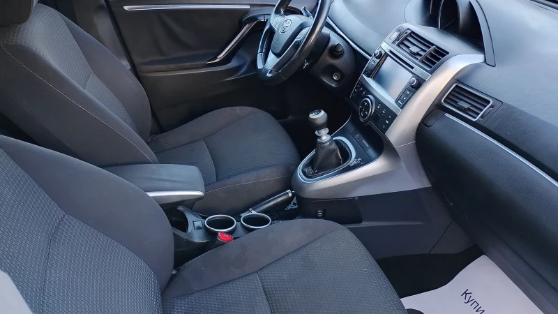 Toyota Verso 1.6 д 7 места, снимка 7 - Автомобили и джипове - 52516425