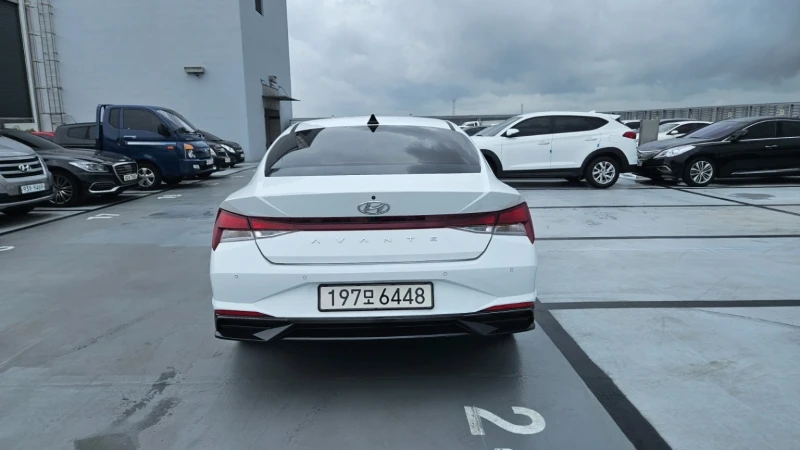 Hyundai Elantra, снимка 6 - Автомобили и джипове - 52691237