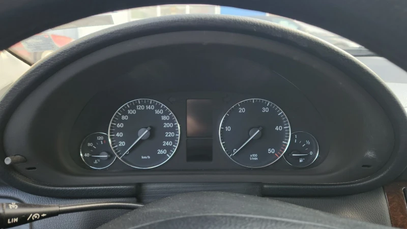 Mercedes-Benz C 220, снимка 6 - Автомобили и джипове - 53341285