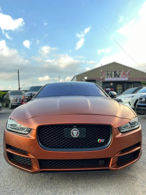 Jaguar XE * АВТО КРЕДИТ* ЦЕНА ДО БГ * СЕРВИЗНА ИСТОРИЯ *  - изображение 2